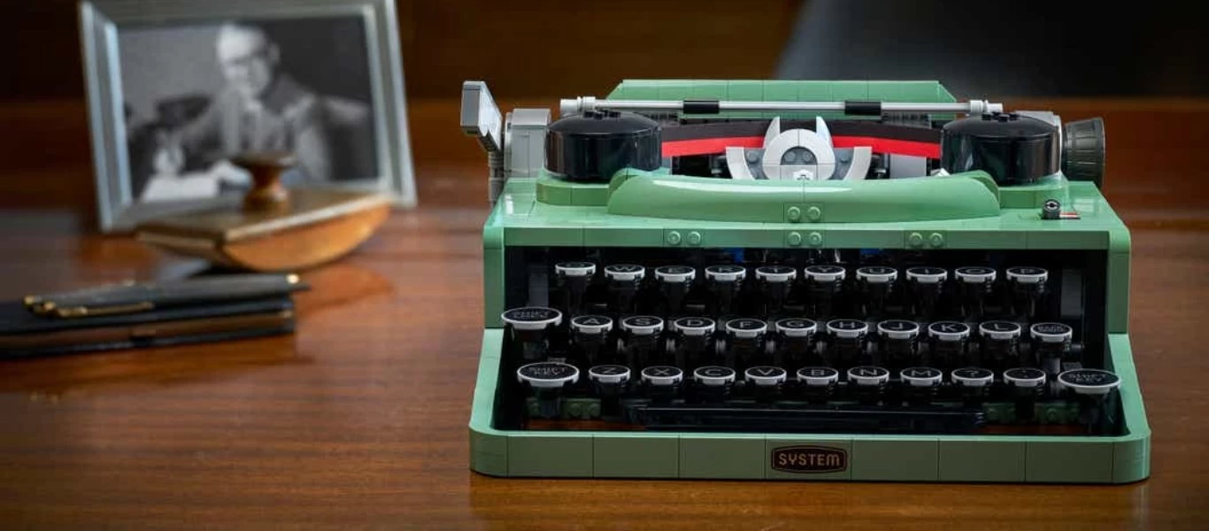 Εντυπωσιακή δημιουργία για την LEGO - Κυκλοφορεί γραφομηχανή με 2.079 τουβλάκια (βίντεο)